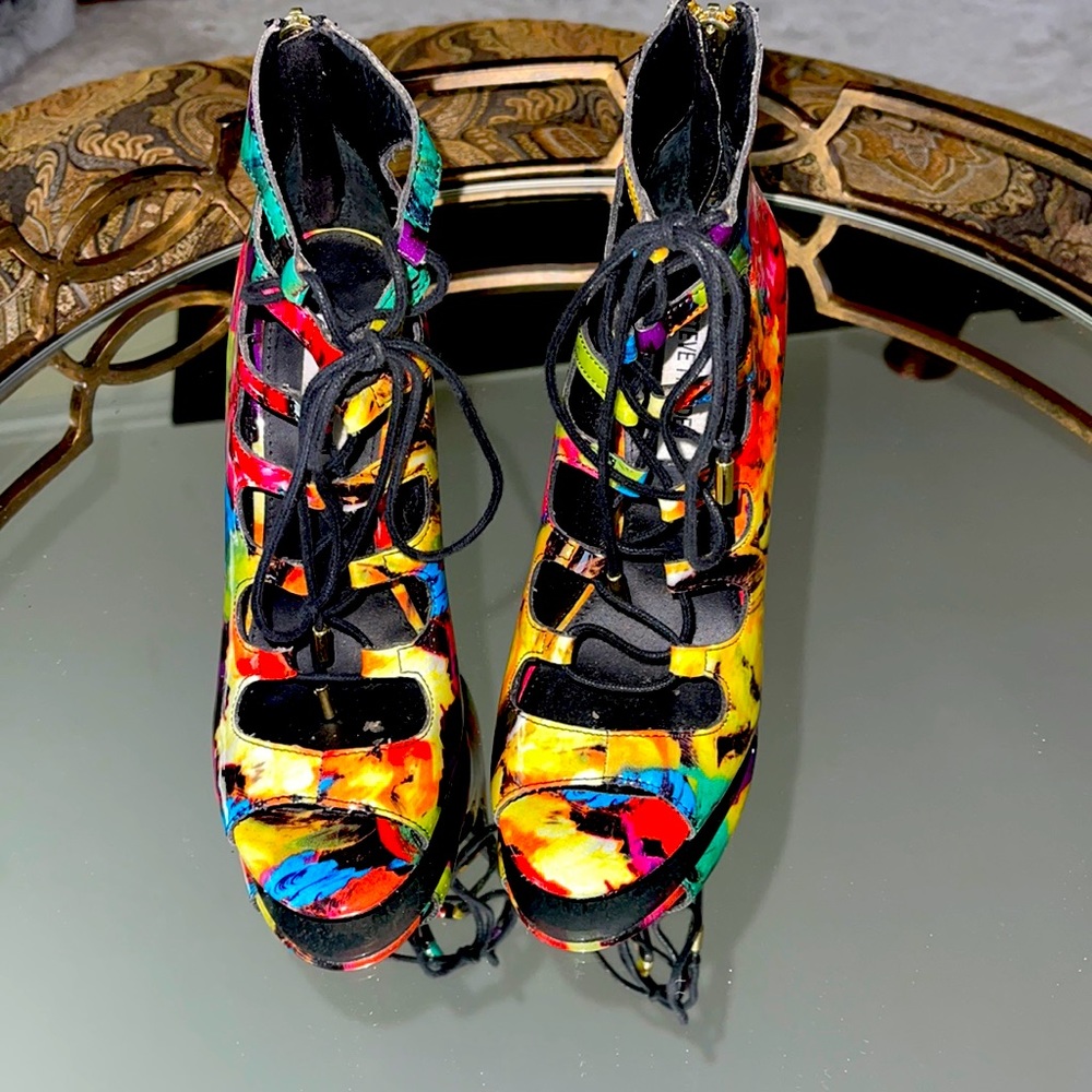 Steve Madden multicolor lace up front heels